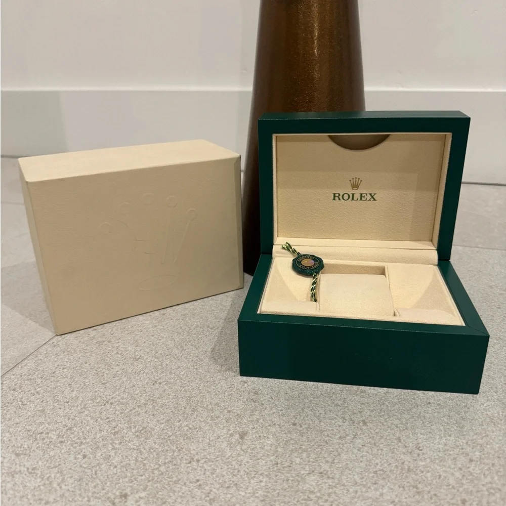 Ladies ROLEX Cream and Green Watch Box Set - Picture 2 of 9